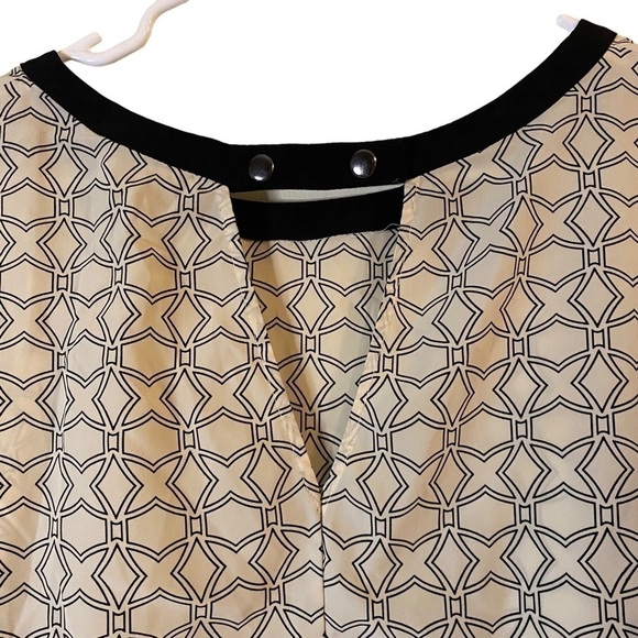 Pleione Geometric Black Cream Blouse V hole Button Back Closure Size S - Picture 4 of 5